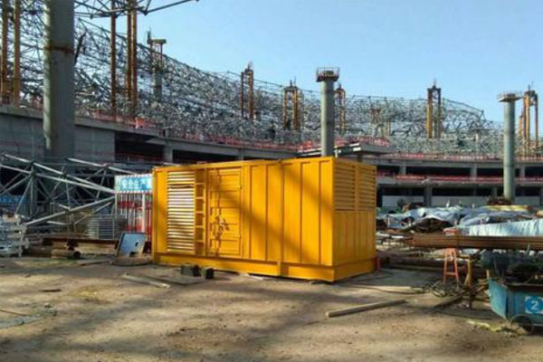 崆峒发电机出租如何判断空气滤清器是否需要更换？